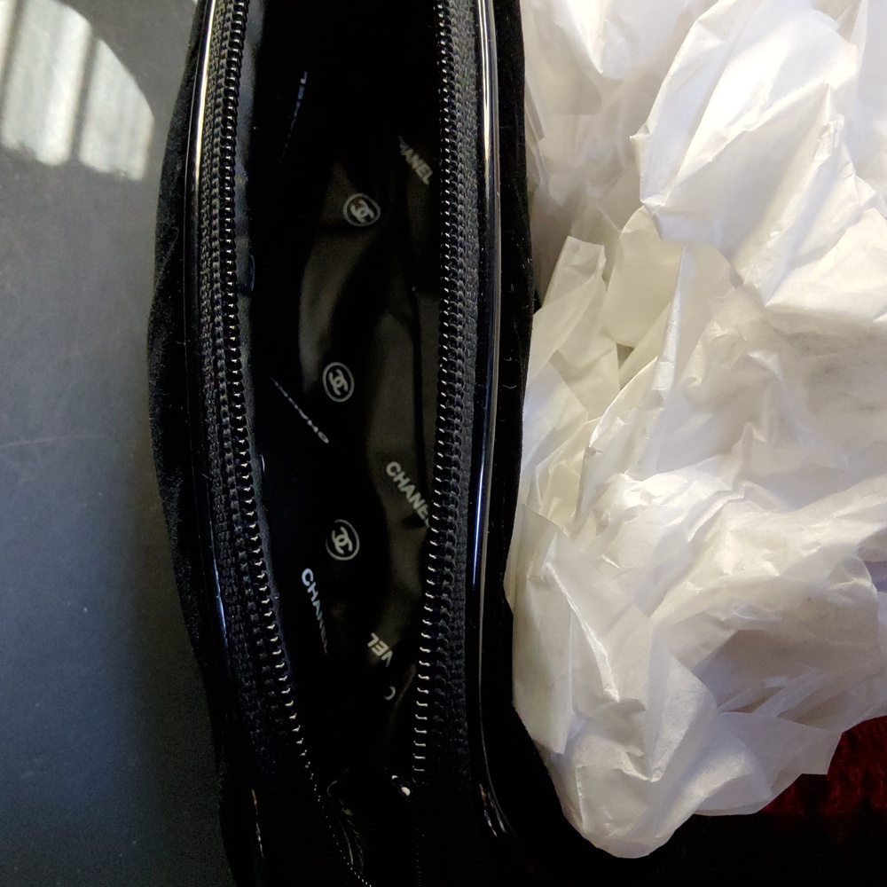 Chanel Parfums Black Velvet Pouch - Picture 5 of 8